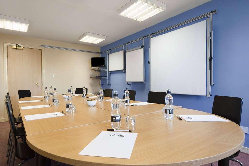 Hotel Super 8 By Wyndham Durham Facilidades foto